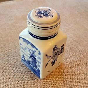 𝅺Vintage Delfts Blauw Dutch Cannister, Small with Corked Lid